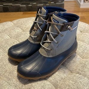 Women’s Sperry rain boots. Size 9.5. Navy, grey, brown.